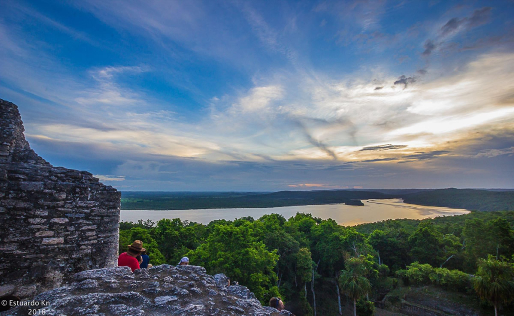 Isla de Flores Petén y Atardecer en Yaxhá