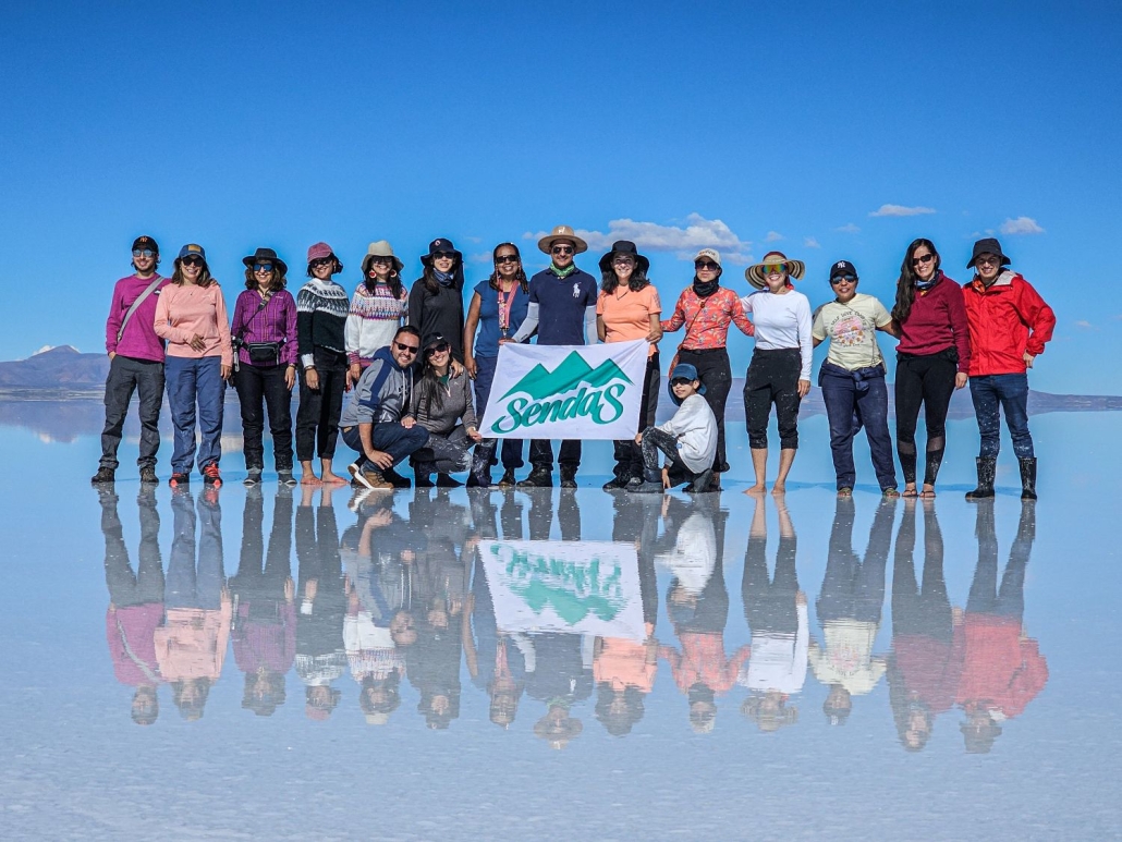 El Espejo Infinito: Inmersión en el Gran Salar 